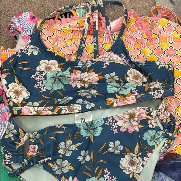 Lot of 10-Girls size 10/12 swimsuits - Picture 4 of 10